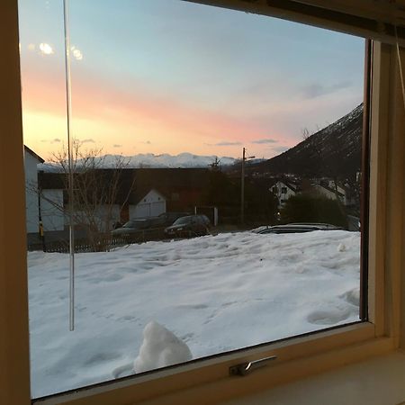 Sentralt Plassert Leilighet Ved Sherpatrappen Tromsø Kültér fotó