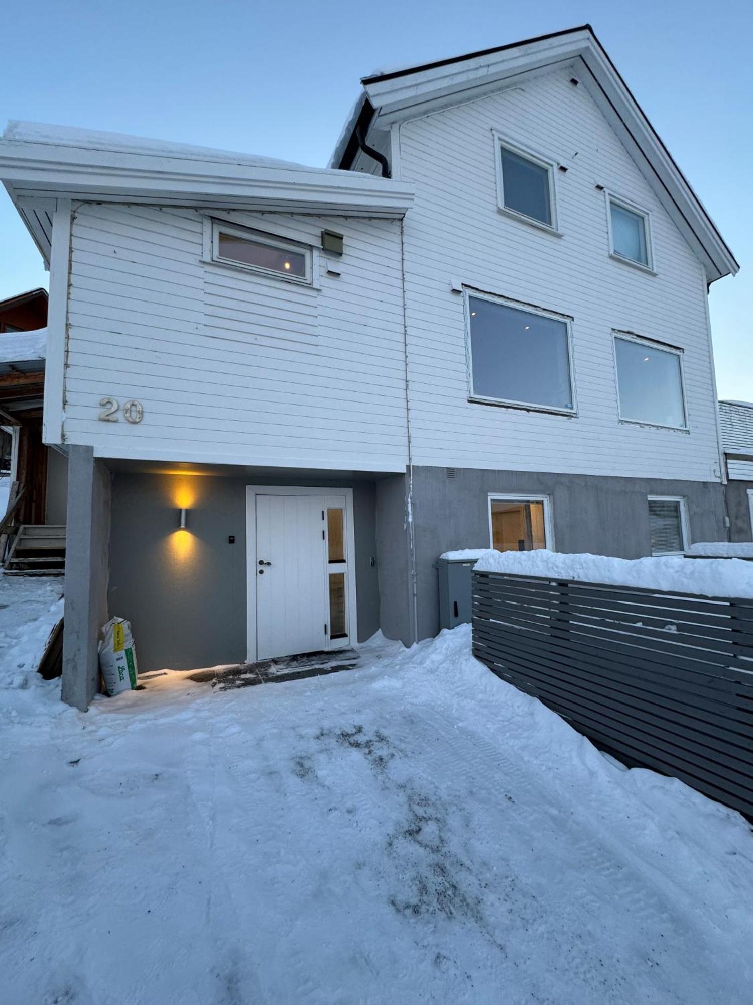 Sentralt Plassert Leilighet Ved Sherpatrappen Tromsø Kültér fotó